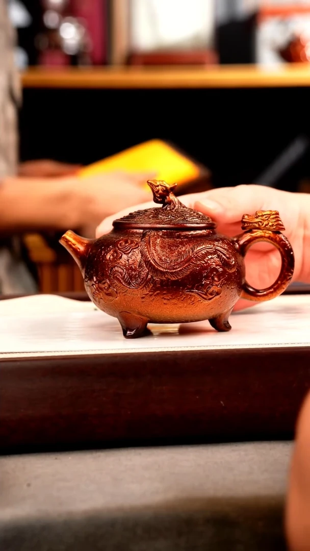 茶壶紫砂金贝烧 三足龙尊 刻绘