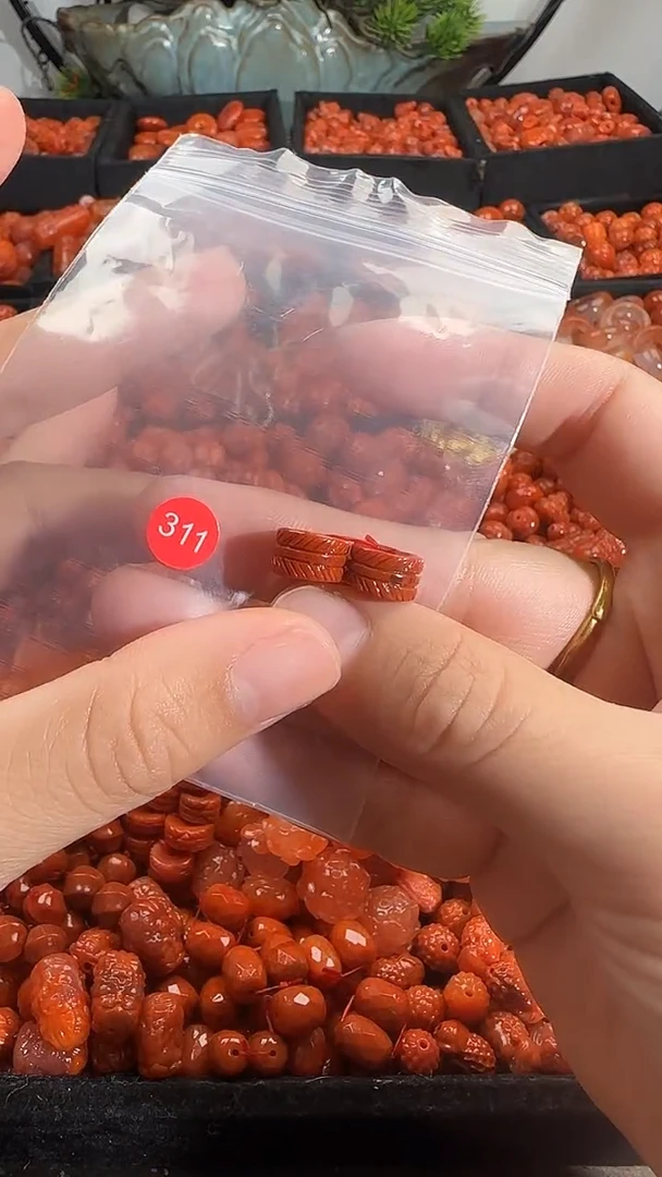 颈饰未镶嵌南红玛瑙1