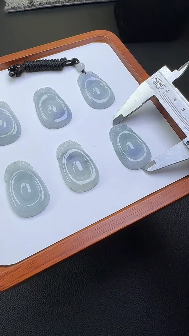 翡翠未镶嵌颈饰多样性发一件