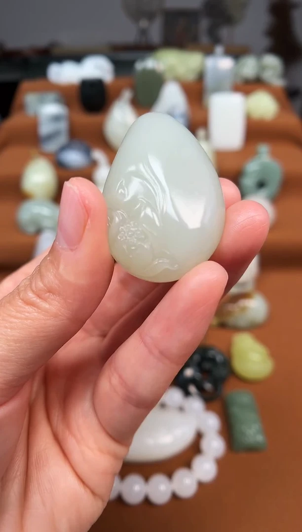 颈饰未镶嵌和田玉莲花牌