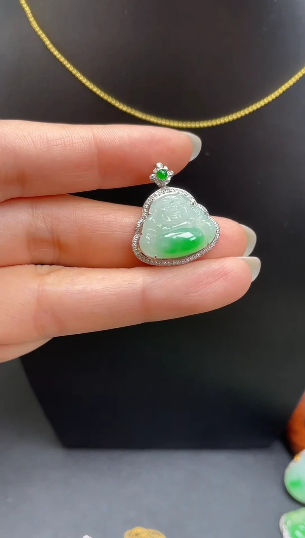 颈饰18K金镶嵌翡翠佛公