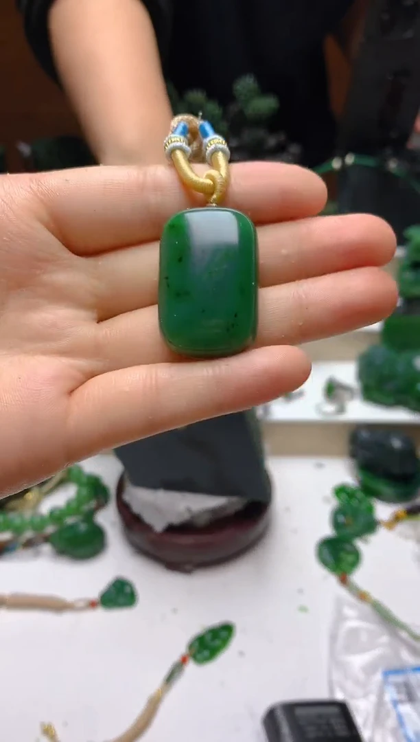未镶嵌和田玉（碧玉）珠宝半成品随机发货一个