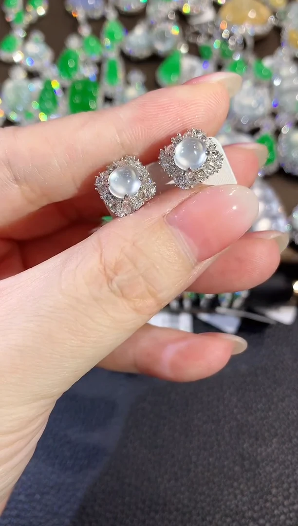 18K金镶嵌翡翠耳饰A70