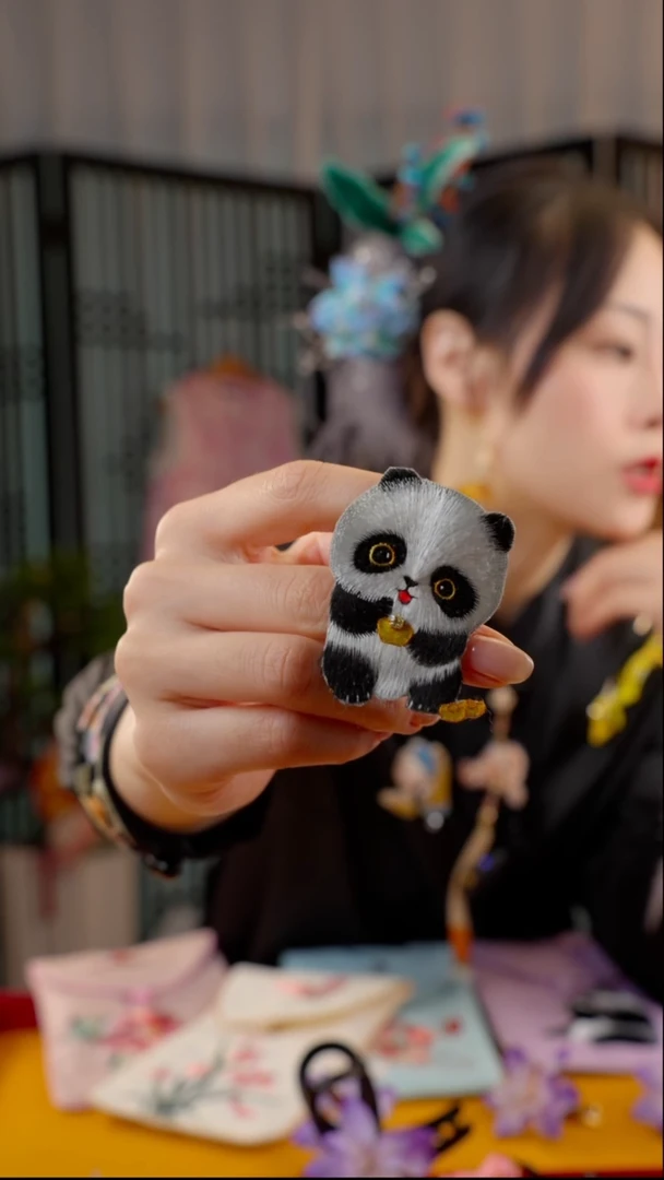 刺绣淇***?非遗苏绣绒花手工饰品