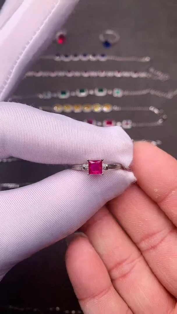 【闪购商品】红宝石戒指银S925镶嵌......