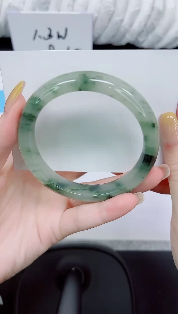 石英质玉手镯未镶嵌74