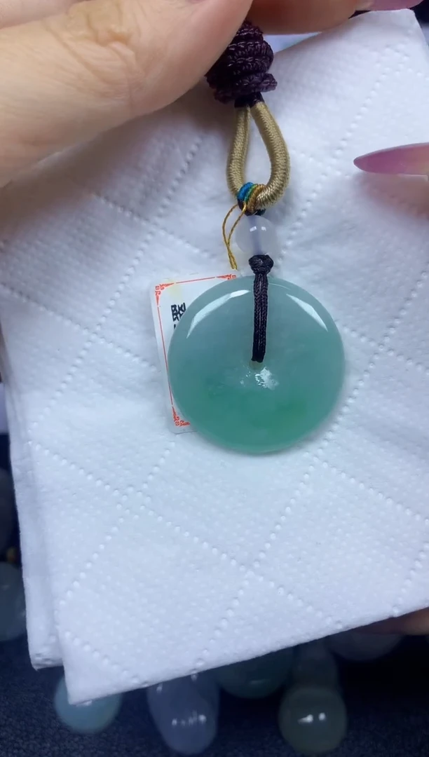 翡翠未镶嵌颈饰挂件