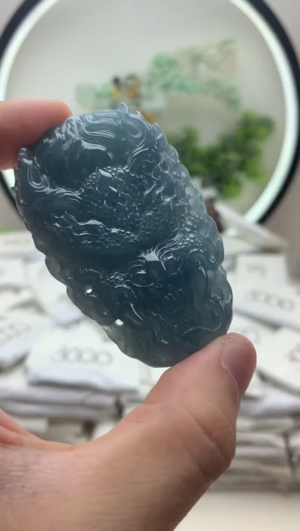 颈饰未镶嵌翡翠龙牌
