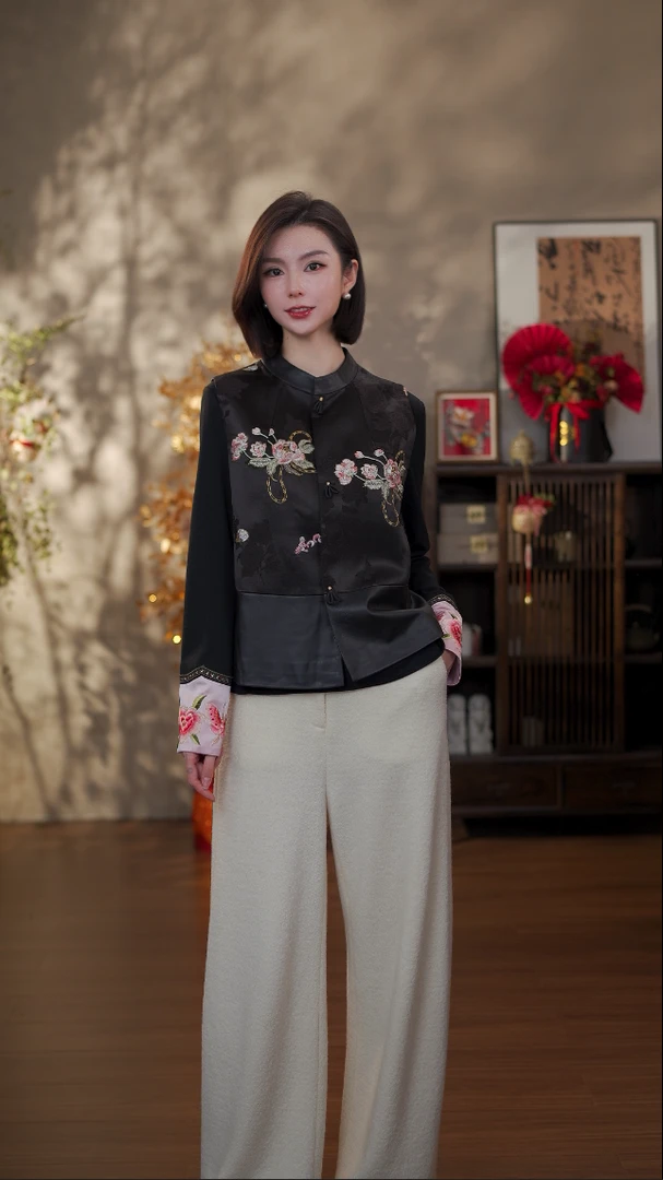 GONG QUE 新中式秋冬款小羊皮拼丝毛绣花马甲 242552