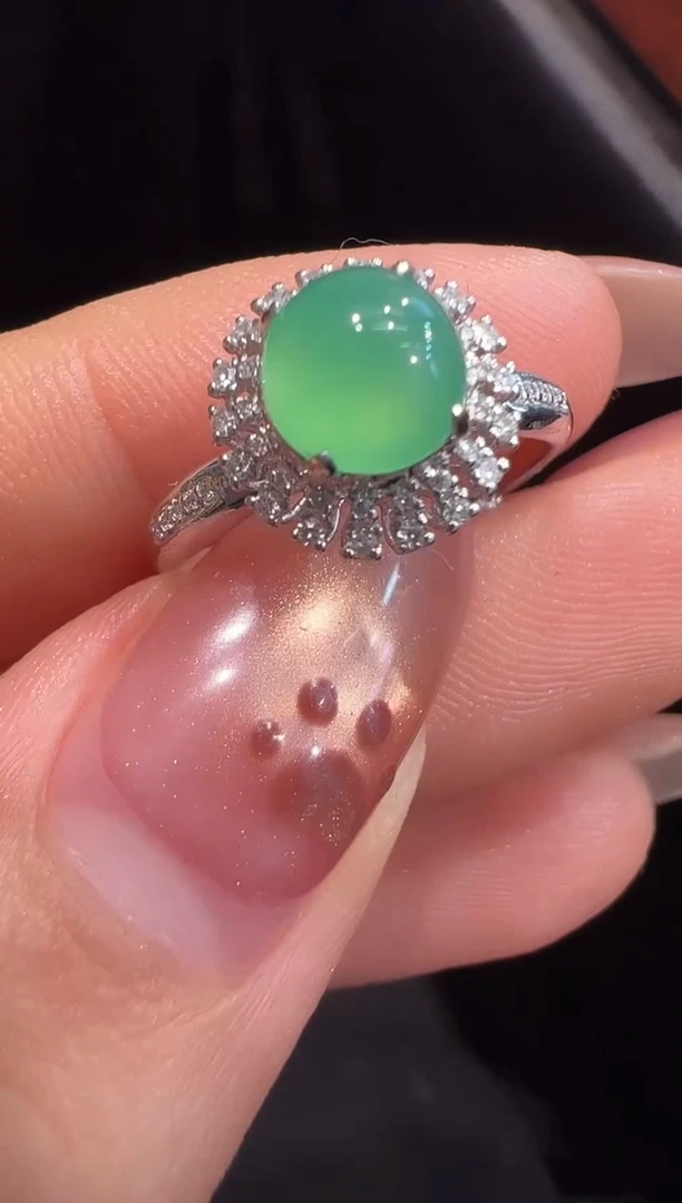 18K金镶嵌戒指翡翠戒指