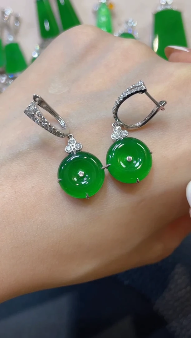 颈饰18K金镶嵌翡翠团购2