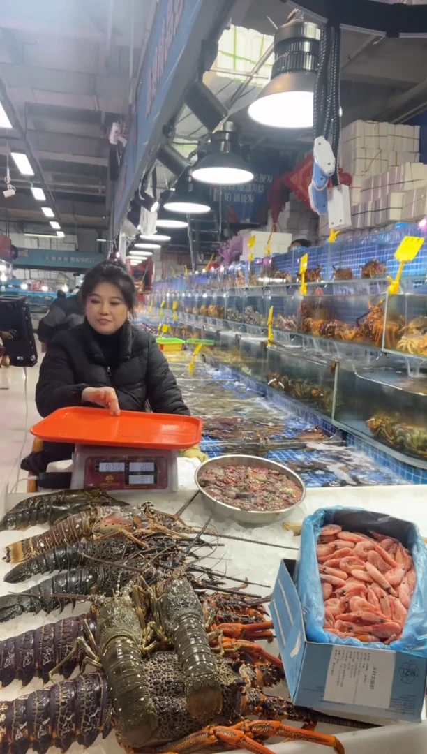 中国大陆大黑虎虾一称，4斤