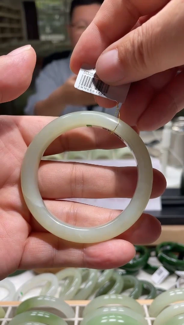 未镶嵌手镯和田玉55圈口 4776