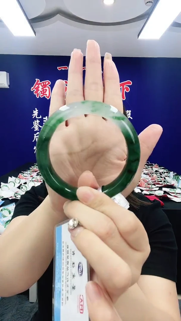 石英质玉（非洲翠）手镯未镶嵌1
