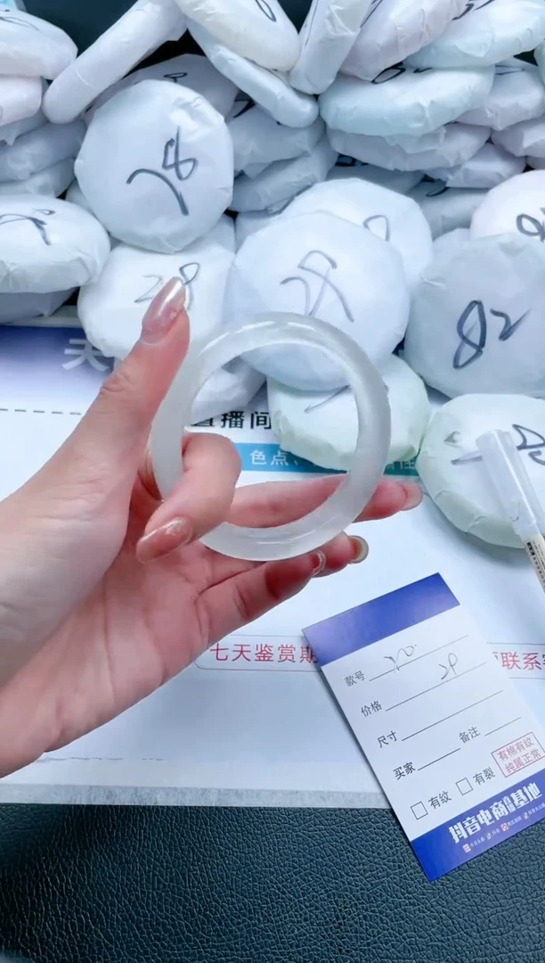 【闪购商品】石英质玉手镯未镶嵌19J20-54