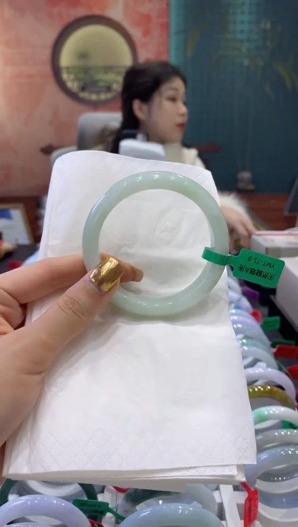 【闪购商品】翡翠手镯未镶嵌多人02545