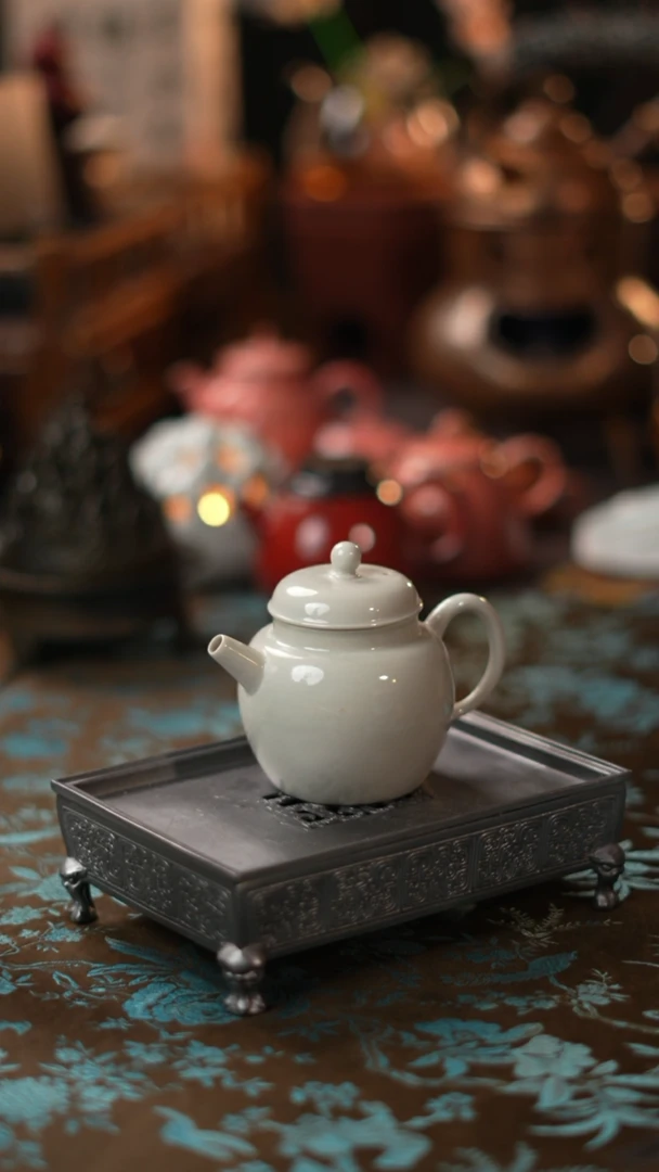 【闪购商品】新年快乐草木灰小壶