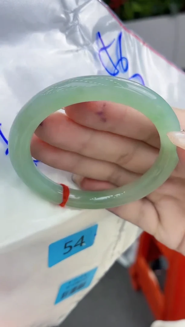 翡翠手镯未镶嵌翡翠手镯