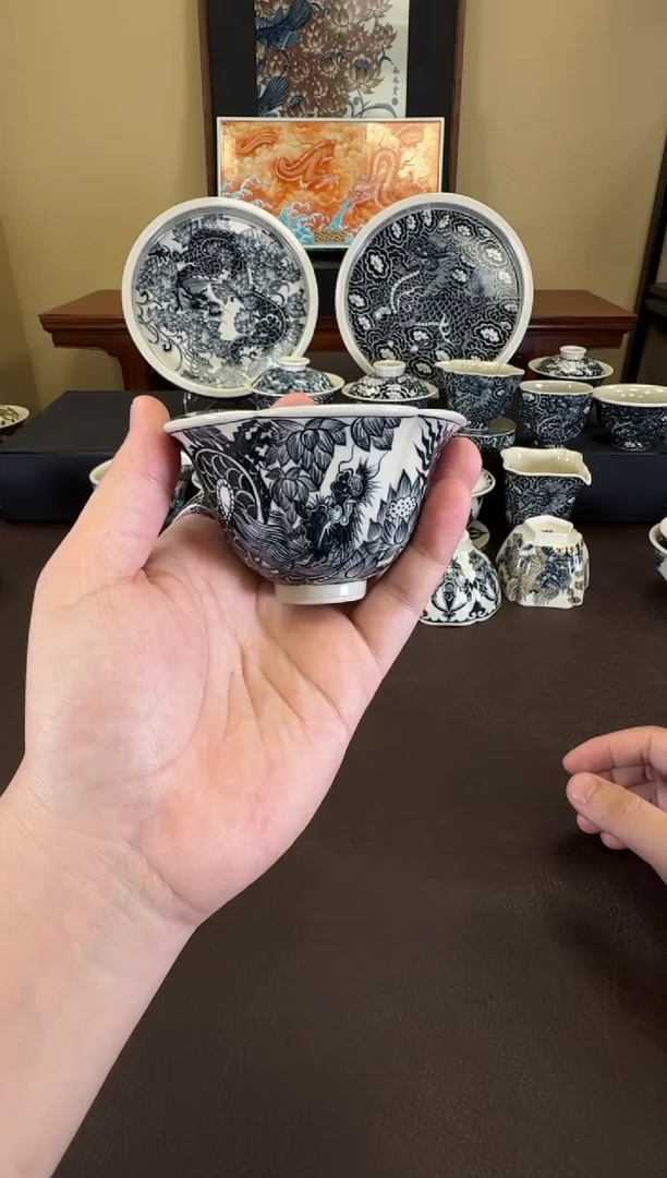 二号釉穿花龙葵口杯