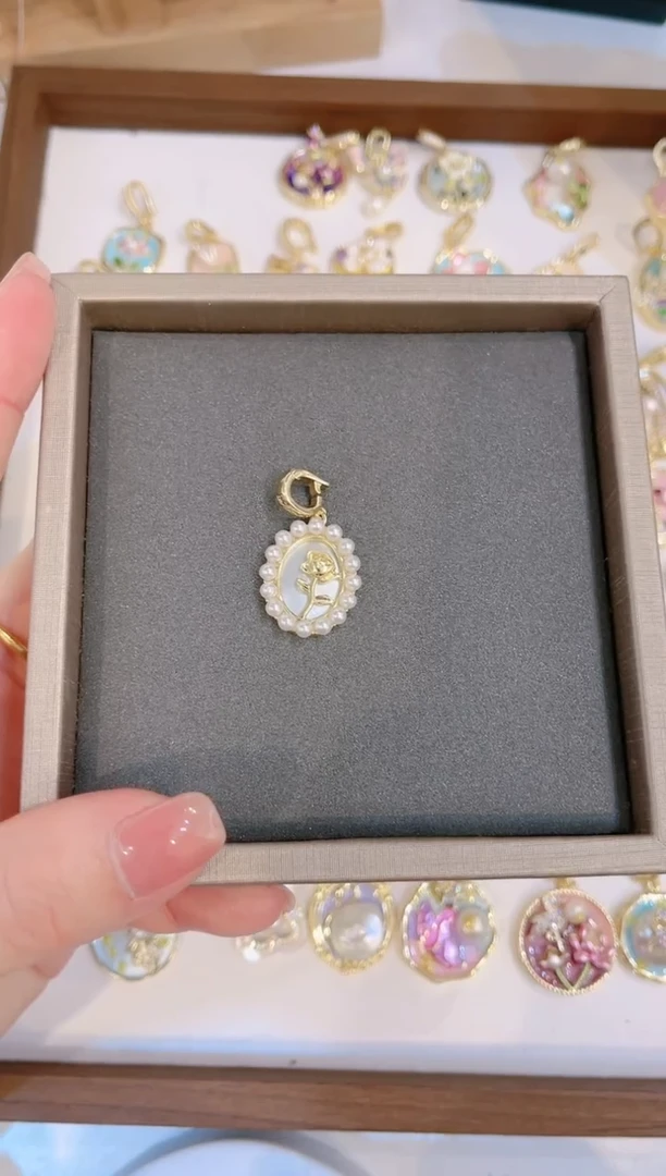 【闪购商品】淡水珍珠颈饰合金吊坠