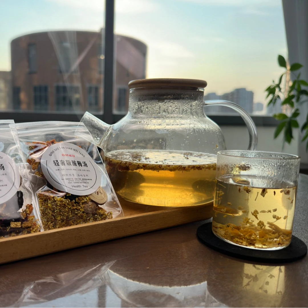 【酸梅汤】话梅+乌枣+山楂+甘草+玫瑰茄+橘皮+桂花+话梅