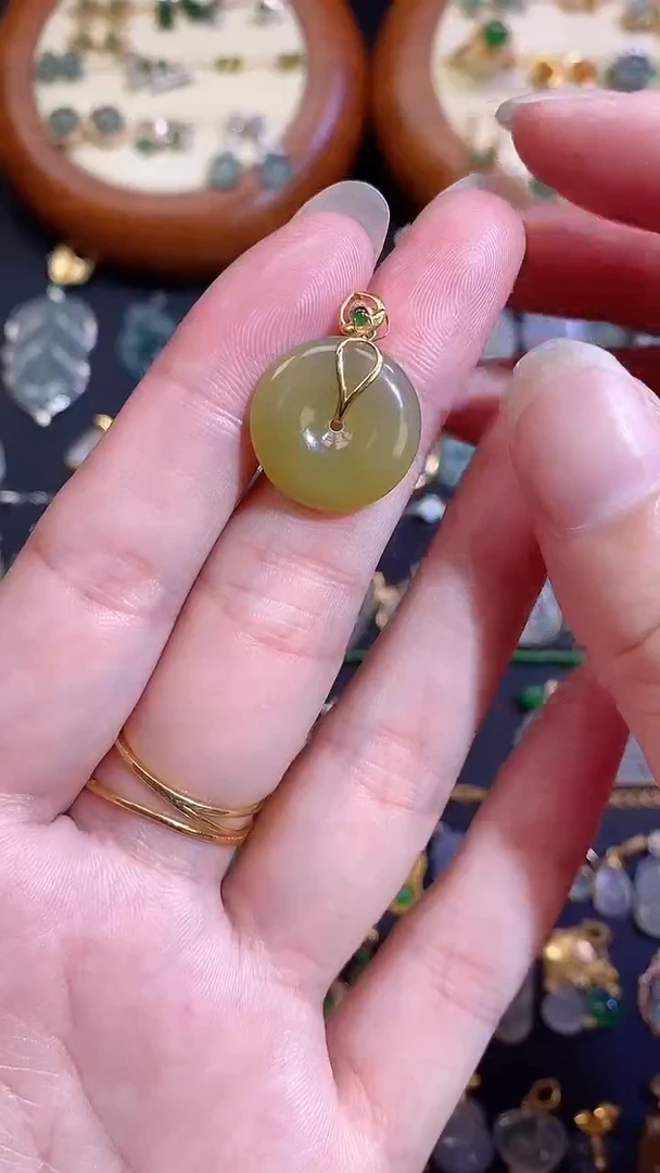 翡翠18K金镶嵌颈饰444444441