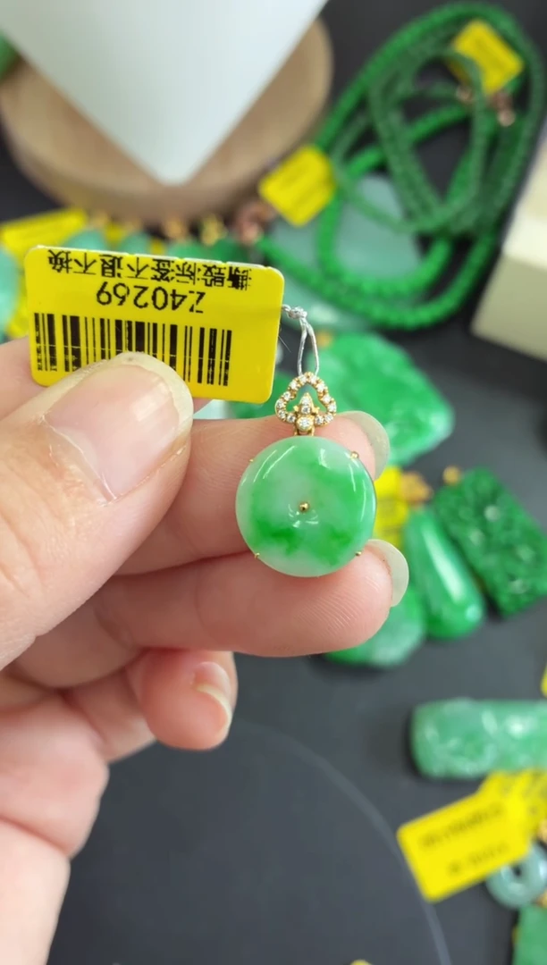 吊坠(不含链)18K金镶嵌翡翠挂件