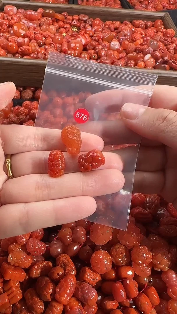 颈饰未镶嵌南红玛瑙1