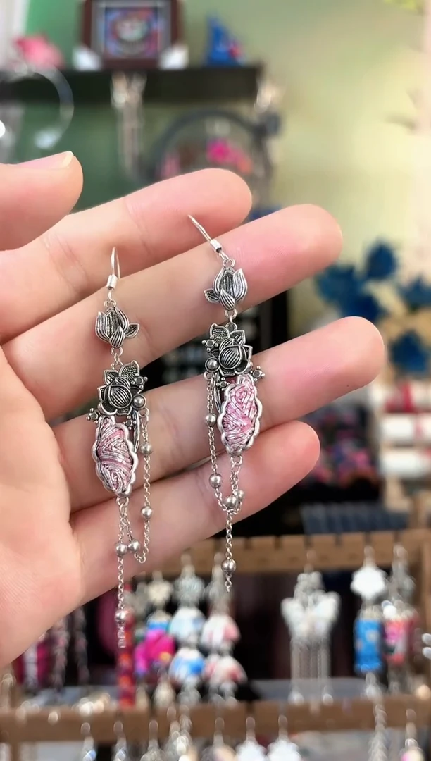 彩云南阁非遗老绣苗银饰品118