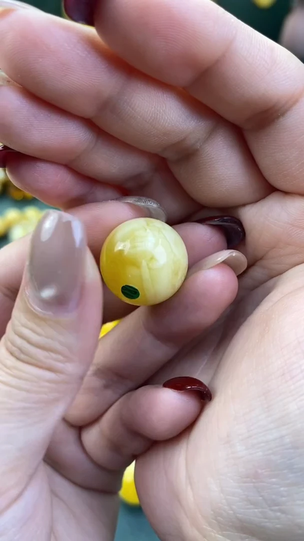 【闪购商品】琥珀裸石未镶嵌月.85