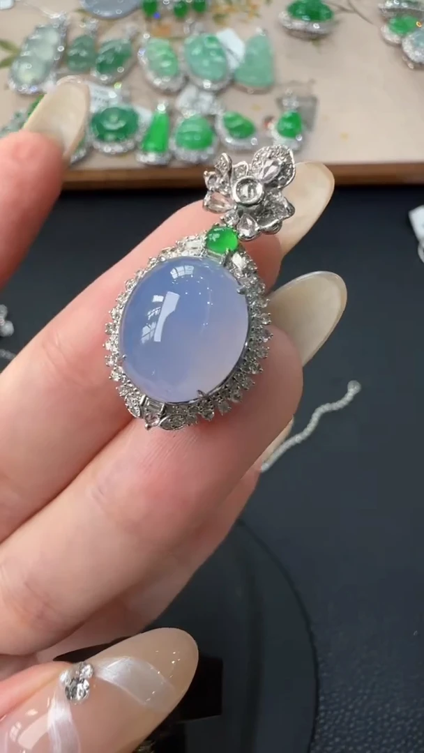 【闪购商品】翡翠吊坠(不含链)18K金镶嵌45