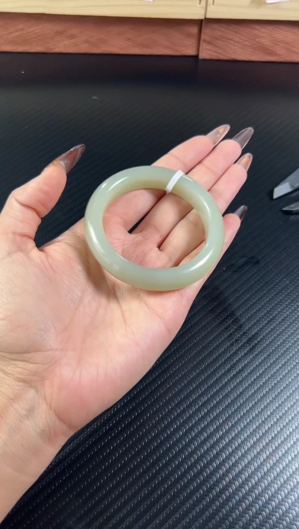 未镶嵌手镯和田玉墨*且末近矿微色差53+ms