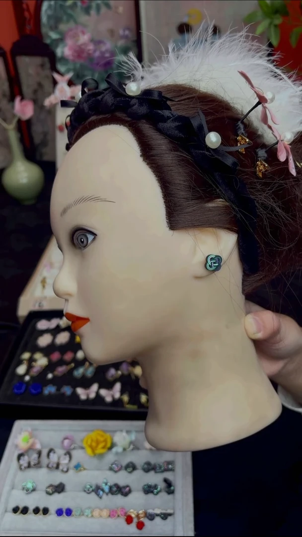 刺绣L****?非遗绒花苏绣饰品