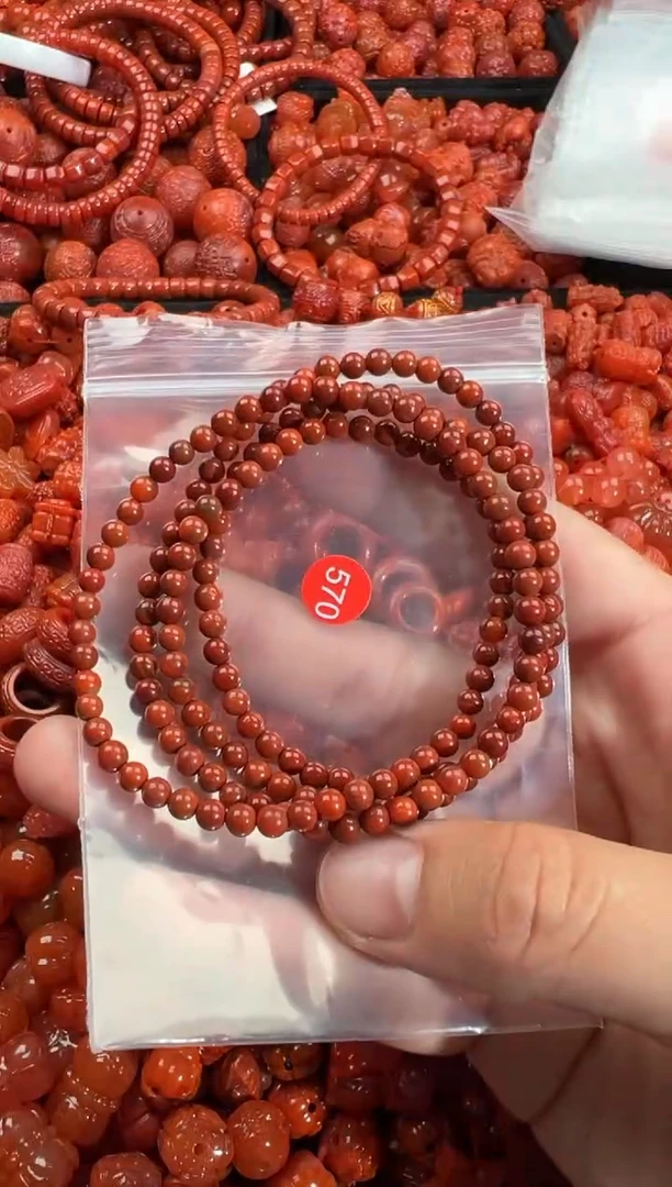 南红玛瑙未镶嵌颈饰1