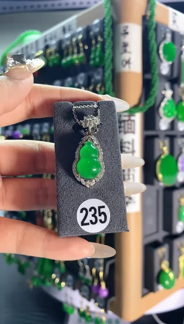 【闪购商品】翡翠耳饰银S925镶嵌235...