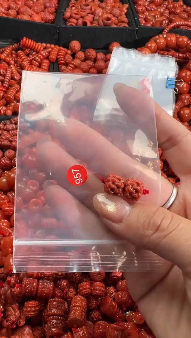 南红玛瑙未镶嵌颈饰1