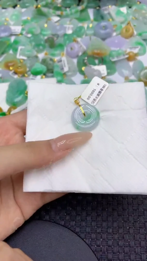 翡翠18K金镶嵌颈饰天然缅甸A货翡翠