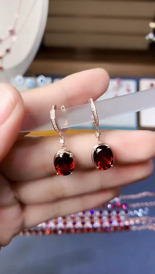 银S925镶嵌耳扣石榴石天然