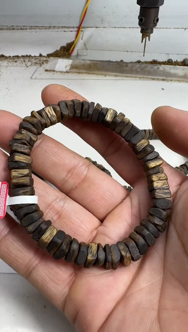 沉香手串单圈随形板块珠9克