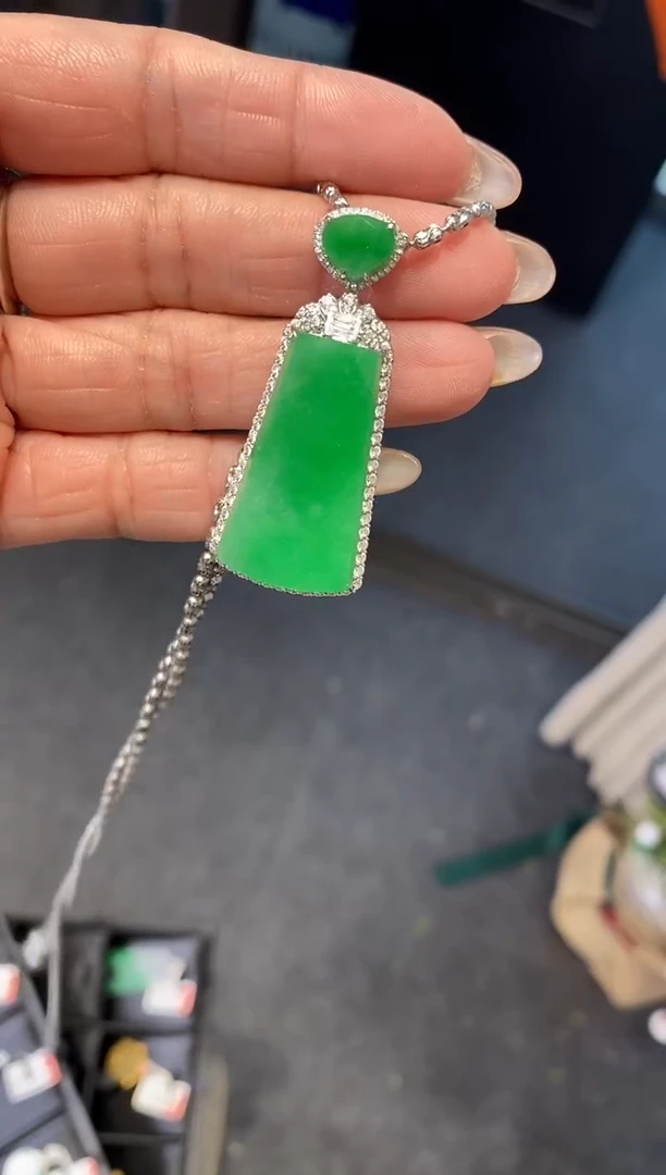 吊坠(不含链)18K金镶嵌翡翠无事牌