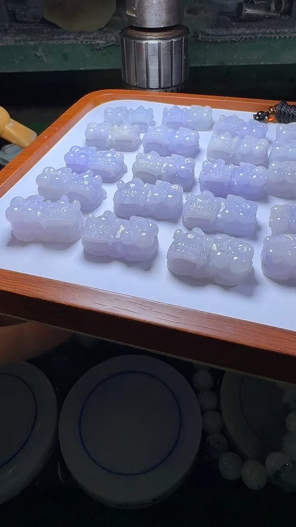 翡翠未镶嵌颈饰貔貅多样性发一件