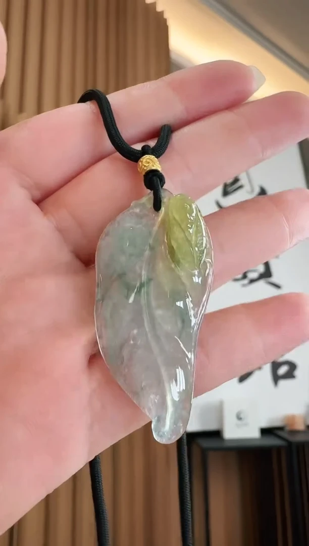 翡翠未镶嵌颈饰吊坠