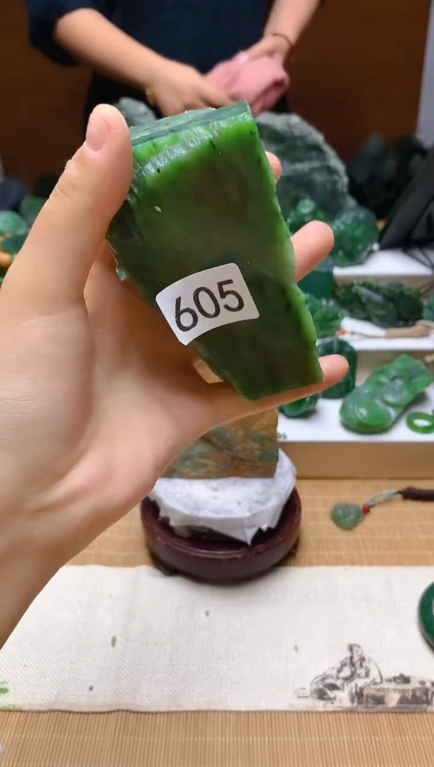 未镶嵌和田玉（碧玉）珠宝半成品1
