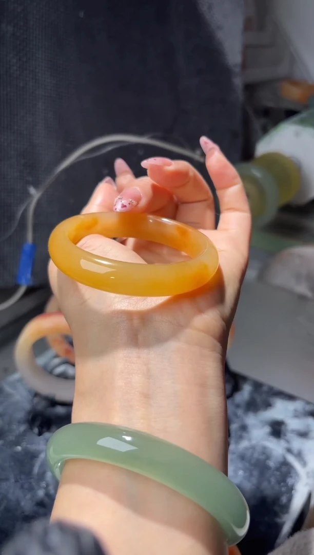 未镶嵌手镯石英质玉（金丝玉）随****遇.。