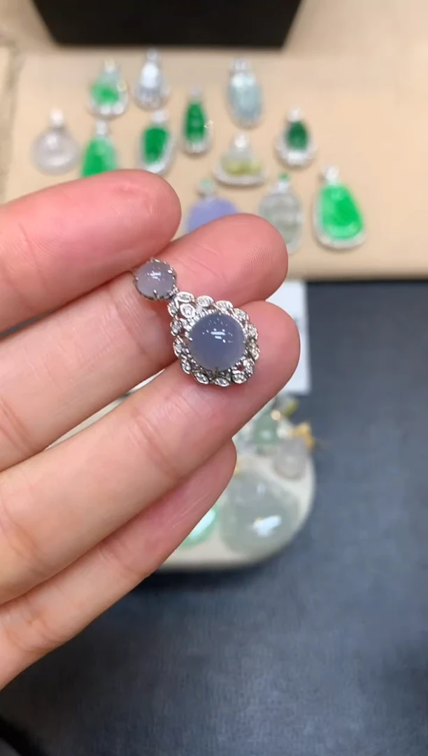 颈饰18K金镶嵌翡翠蛋面【无服务费