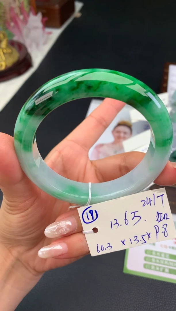 翡翠手镯未镶嵌手镯