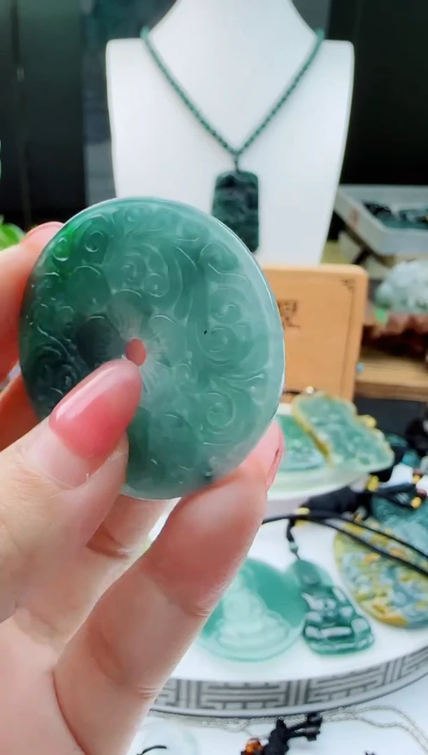 【闪购商品】翡翠颈饰未镶嵌多样性随机一件发货
