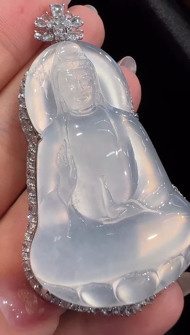 颈饰18K金镶嵌翡翠吊坠