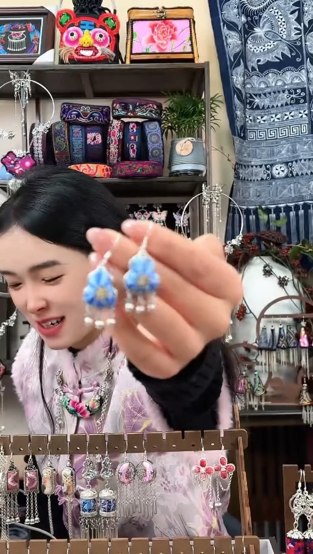 织绣民族风非遗老绣饰品412