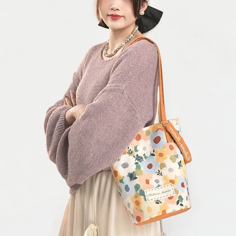 弘娜x小酥卷 原创手绘春夏文艺小众通勤包大容量单肩斜挎水桶包女